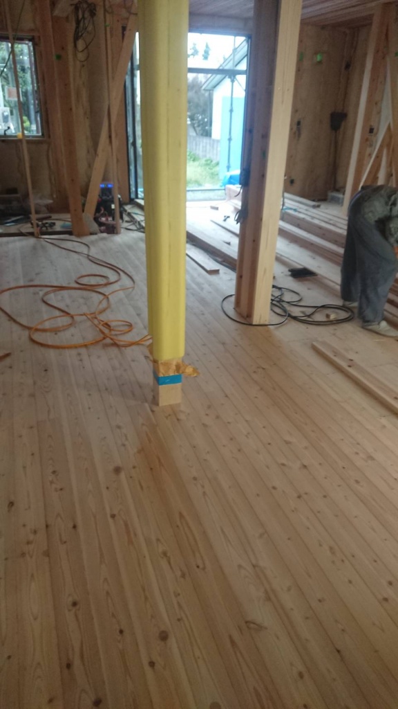 玄関框は栗 床は落葉松 から松 スタッフブログ 自然素材の家 国産材の建築 フォレストブレス 茨城県 石岡市の工務店