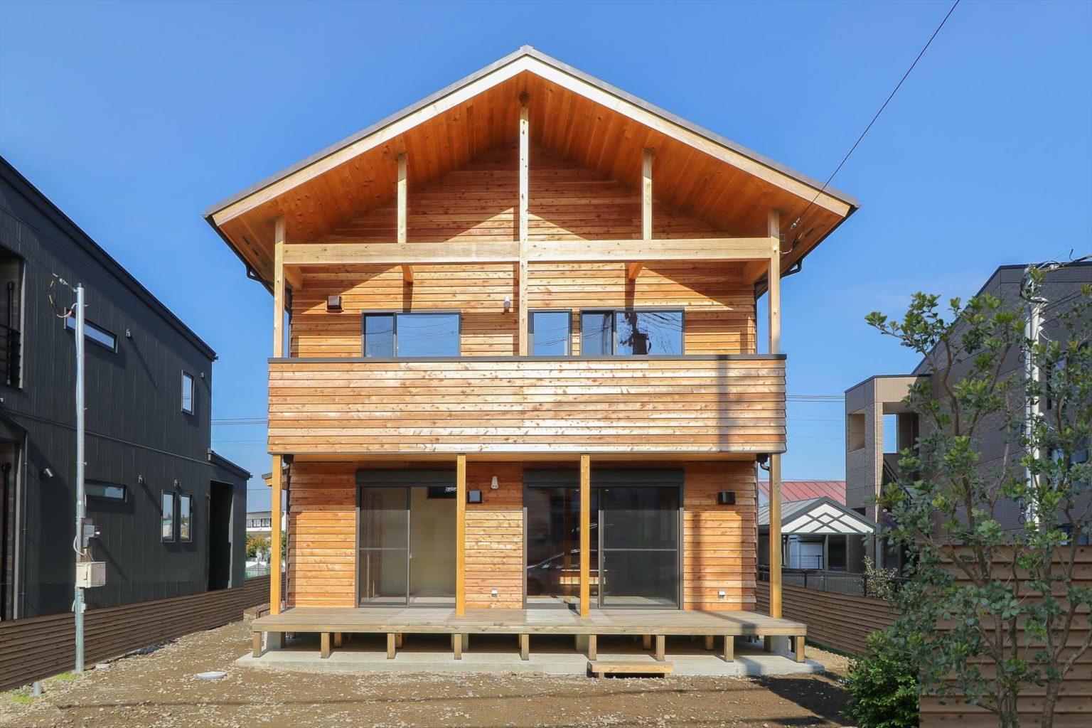 切妻屋根にデメリットはあるのか|寄棟・片流れ屋根との違い、施工事例など紹介 - 自然素材の家、国産材のオーガニック建築の工務店 | フォレストブレス