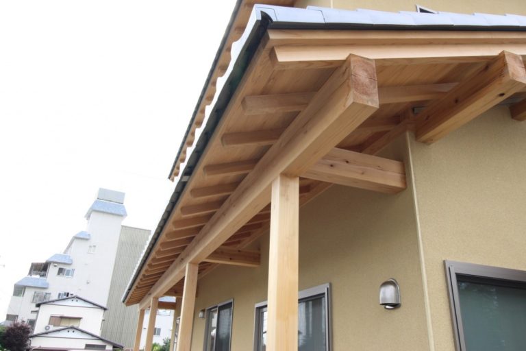 切妻屋根にデメリットはあるのか|寄棟・片流れ屋根との違い、施工事例など紹介 - 自然素材の家、国産材のオーガニック建築の工務店 | フォレストブレス