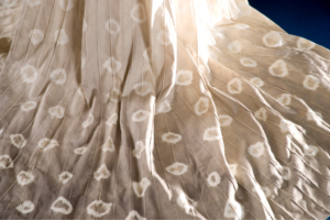 草木染めのカーテン